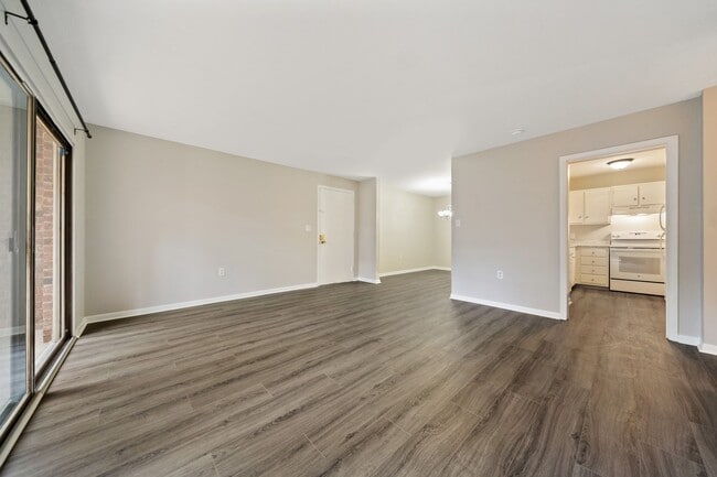 Building Photo - Available early May in Bolinwood!