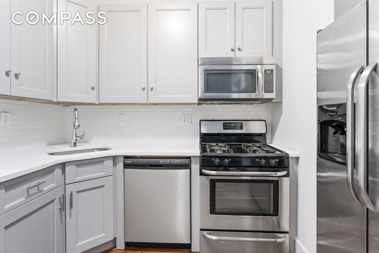 17 Grattan St, Long Island, NY 11206 House Rental in Long Island, NY