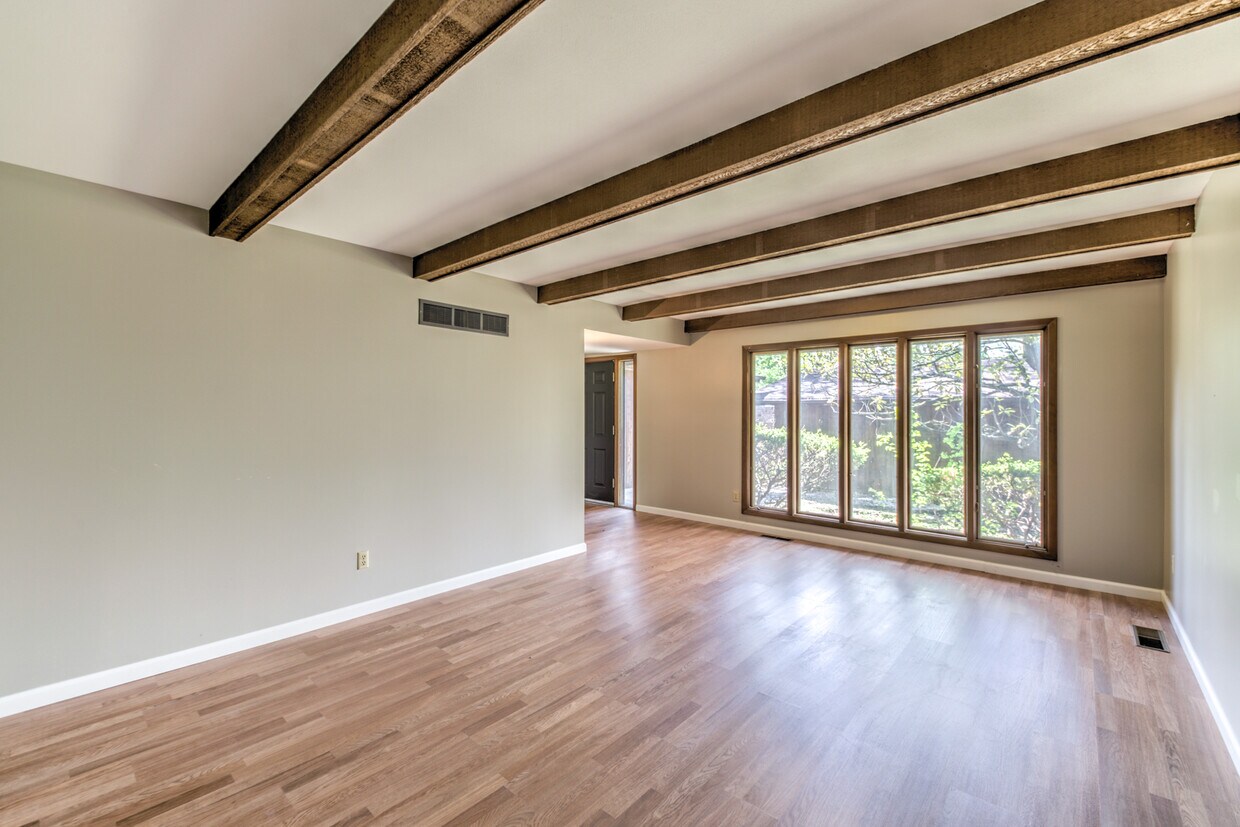 13077 Ferntrails Ln, Creve Coeur, MO 63141 House Rental in Creve