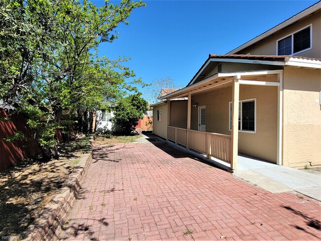 Building Photo - 5 br, 3 bath House - 275 Rodrigues Avenue