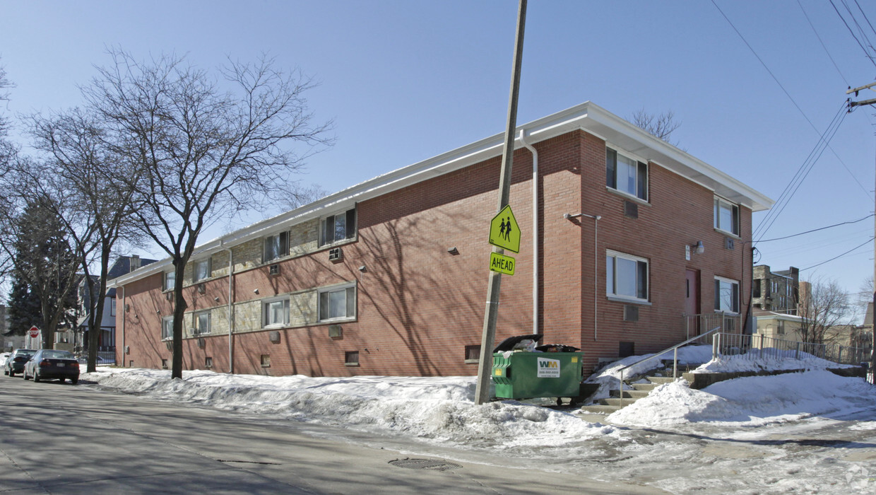 Building Photo - Milwaukee Metro Studios