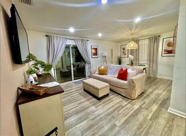 Foto del edificio - 122 N Oakwood Ave