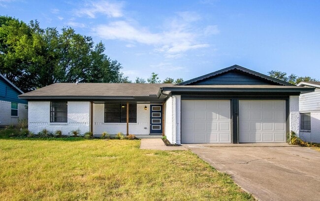 Building Photo - Sleekly updated Richardson home with shady backyard & patio