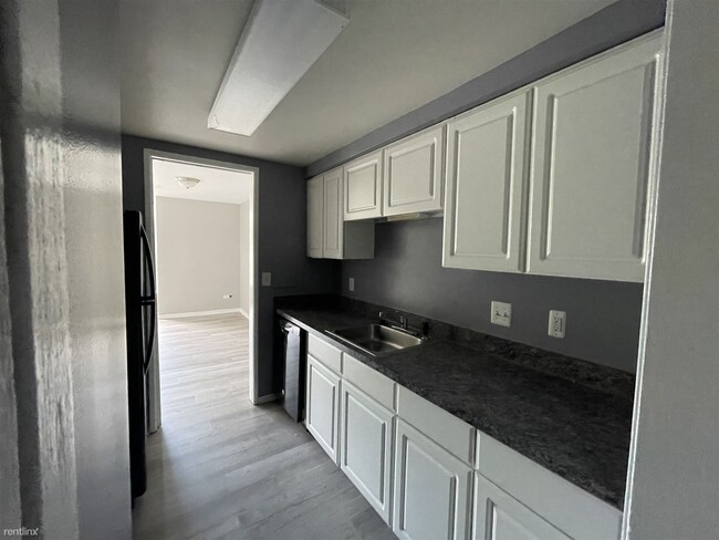 Building Photo - 2 br, 2 bath Condo - Shoreline East Condom...