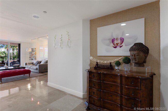 Foto del edificio - 765 Crandon Blvd