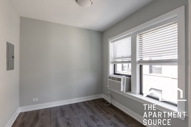 Foto del edificio - 709 W Brompton Ave