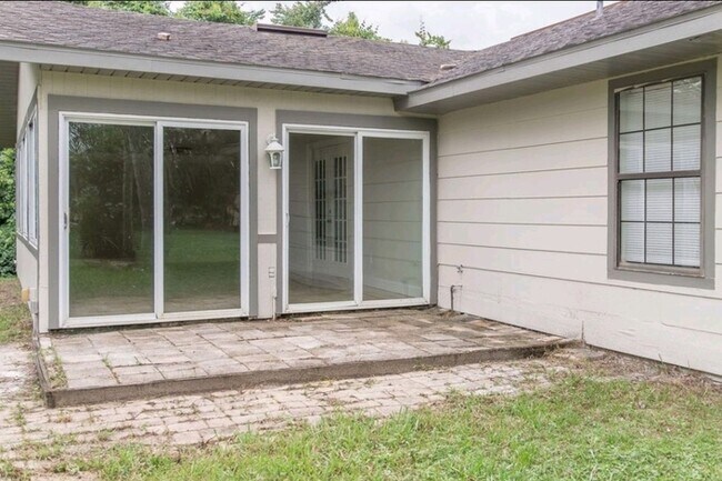 Foto del edificio - 125 Bonita Rd