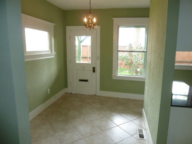 Entrance/Kitchen - 1900 10th St