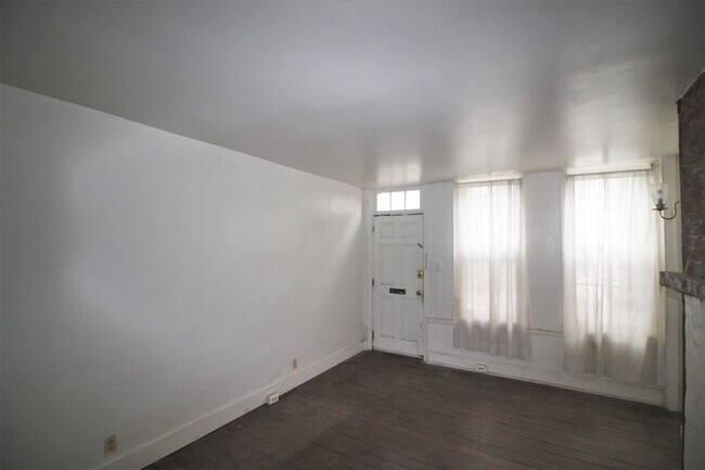 Building Photo - Charming Seton Hill 2bd/1ba Plus Den Rowho...