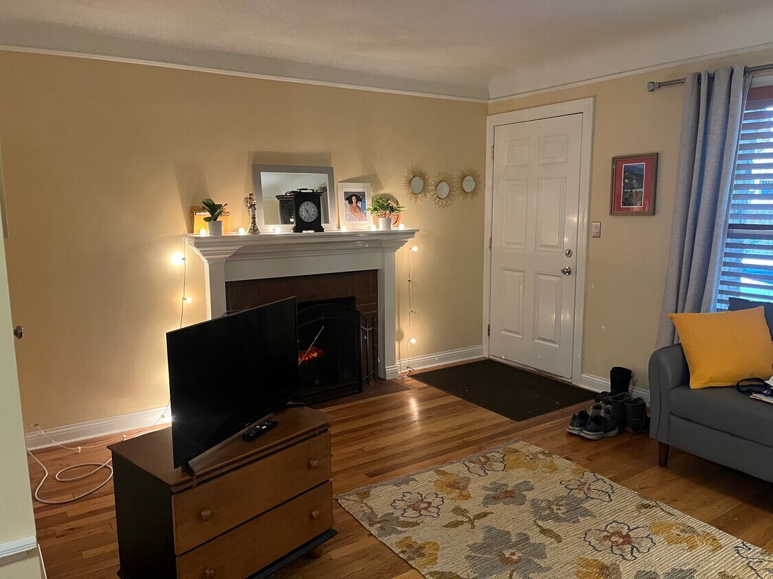 Foto principal - 4505 Grand Ave S