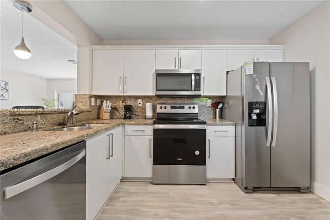 Foto del edificio - 4736 NW 114th Ave