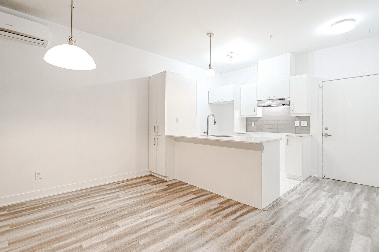 430 Rue NotreDame, Repentigny, QC J6A 2T4 Townhouse for Rent in