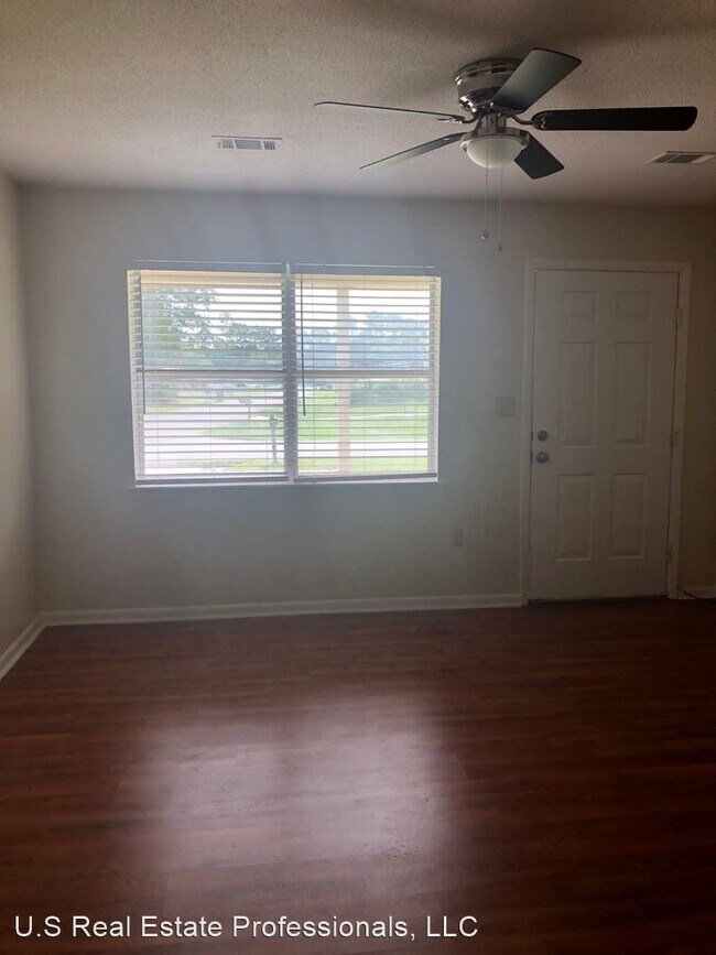 Foto del edificio - 3 br, 1.5 bath House - 1031 White Circle