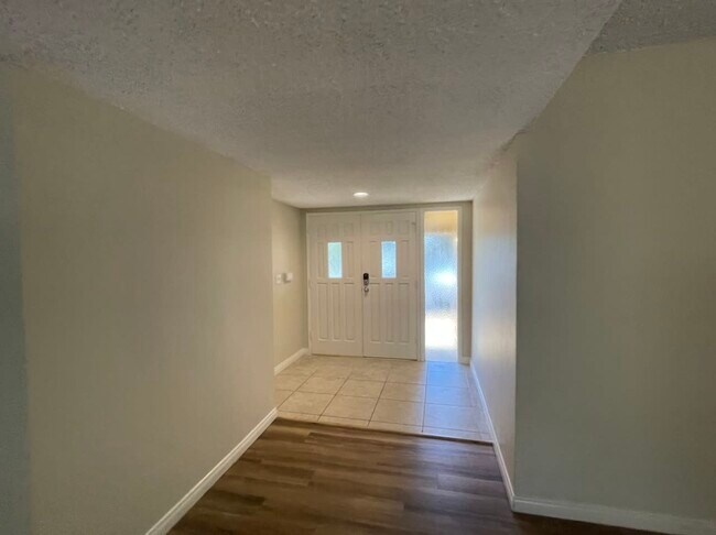 Foto del edificio - 20647 Hatton St