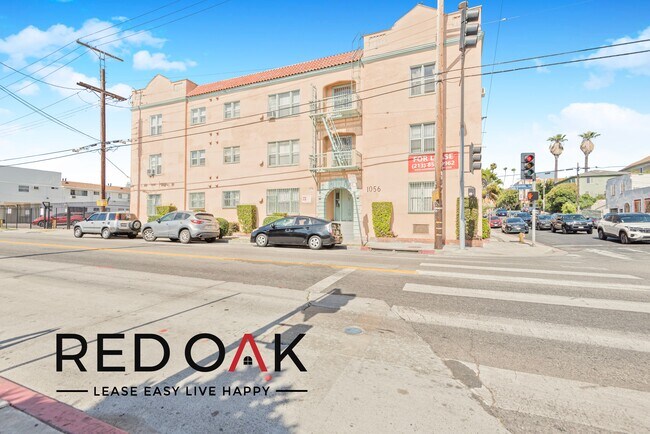 Building Photo - Airy, Spacious Studio with Lovely Hardwood...
