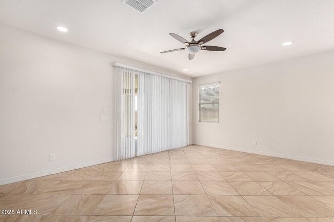 Building Photo - 10119 W Los Gatos Dr