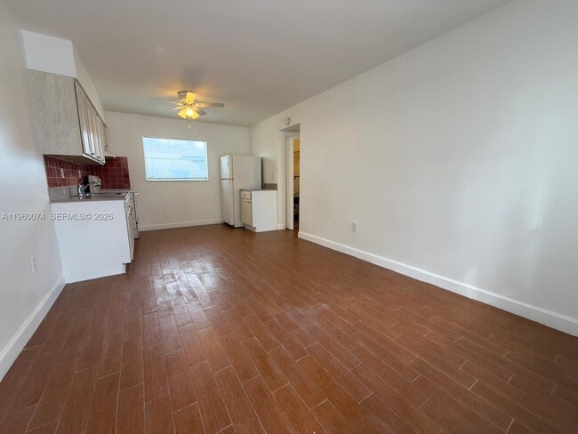 Building Photo - 1942 Thomas St