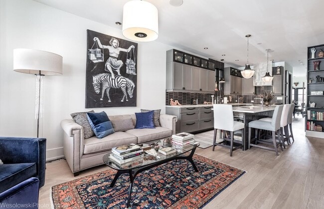 Building Photo - 2041 W Cuyler Ave