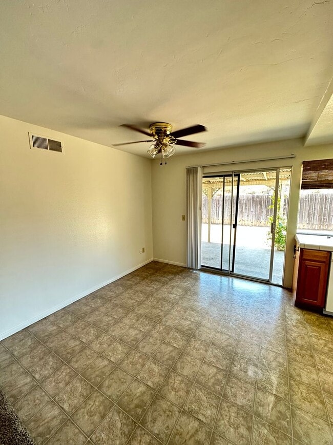 Building Photo - 3BD/2BA House in Beautiful Granite Hills, ...
