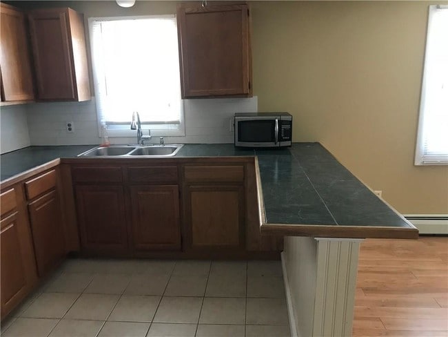 Foto del edificio - 1282 Chalkstone Ave