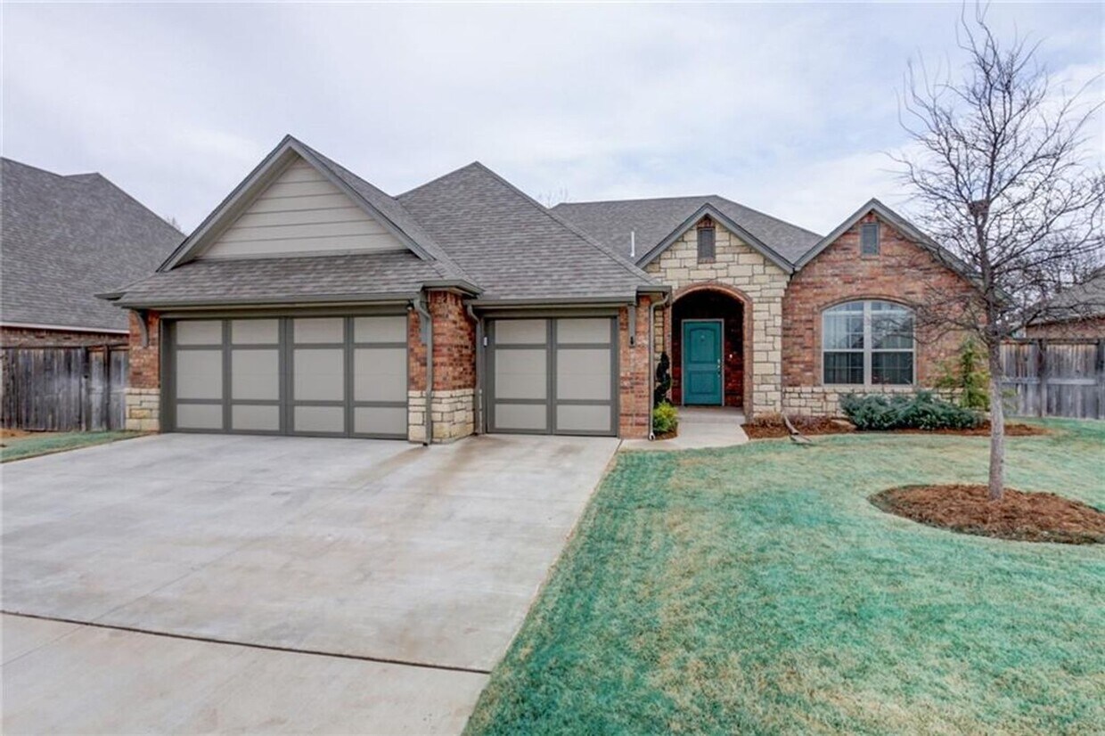 Primary Photo - Stunning Edmond Home- Regency Pointe-Neigh...