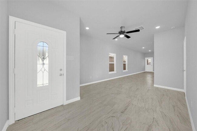 Building Photo - 7987 Chateau St