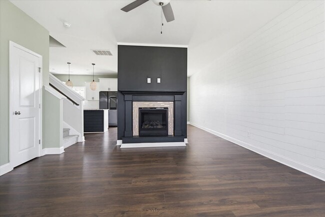 Building Photo - 1717 Stackhouse Dr