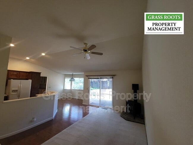 Building Photo - 171 Woodcrest Way