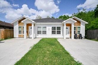 Building Photo - 5007 Briscoe St