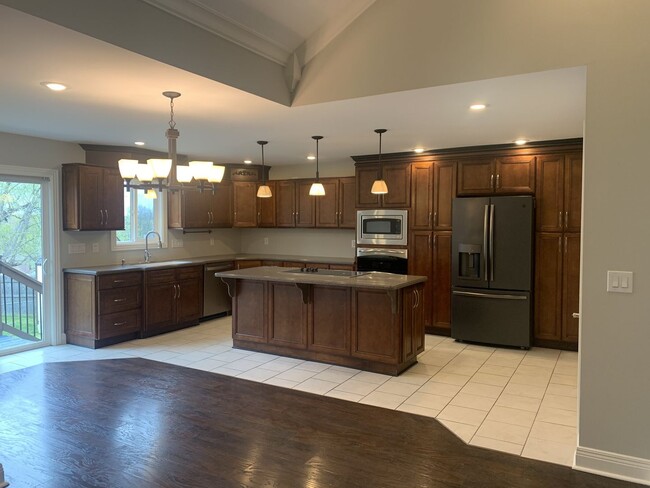 Foto del edificio - 3 Bed, 2 Bath Home w/ 1 Car Garage and Fen...