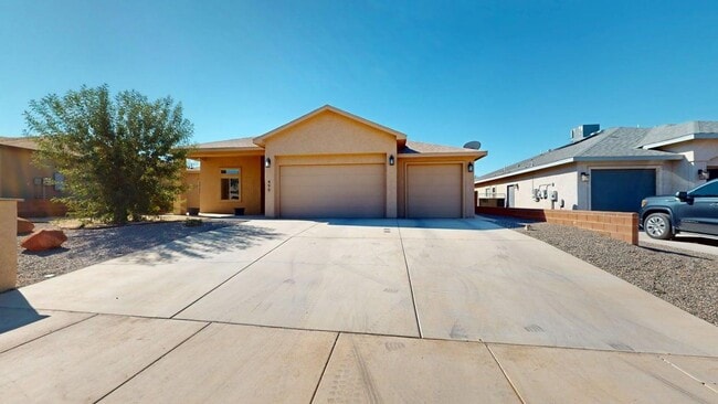 Building Photo - 490 Montecito Dr