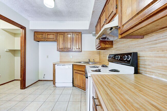Foto del edificio - 1036 Tall Oaks Dr