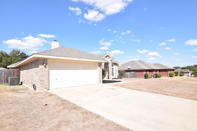 Building Photo - 5011 Fawn Dr