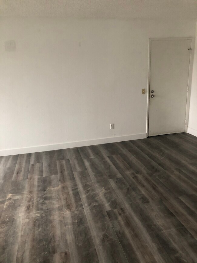 Building Photo - 15424 La Mirada Blvd