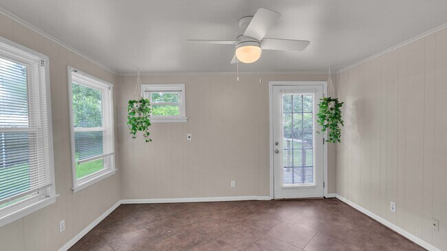 Foto del edificio - Brookside 3 Bedroom Gem! Available for imm...