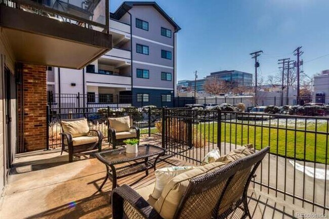 Foto del edificio - LOCATION!! Denver's Desirable Cherry Creek...
