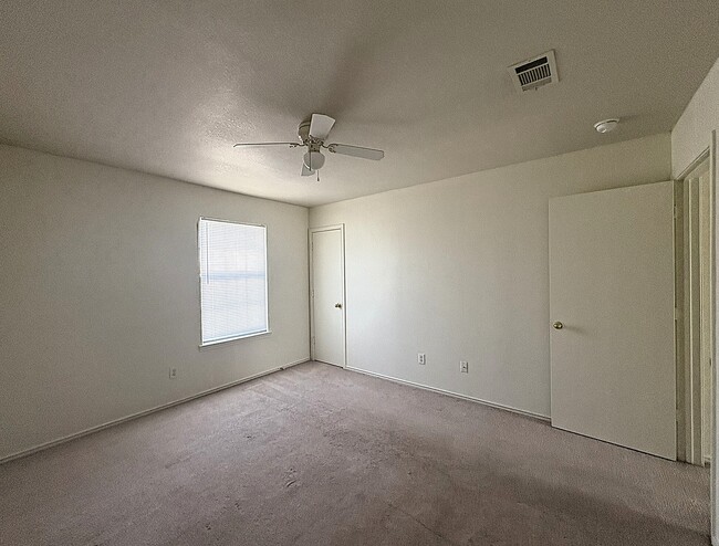 Building Photo - 2102 Tahoe Ct