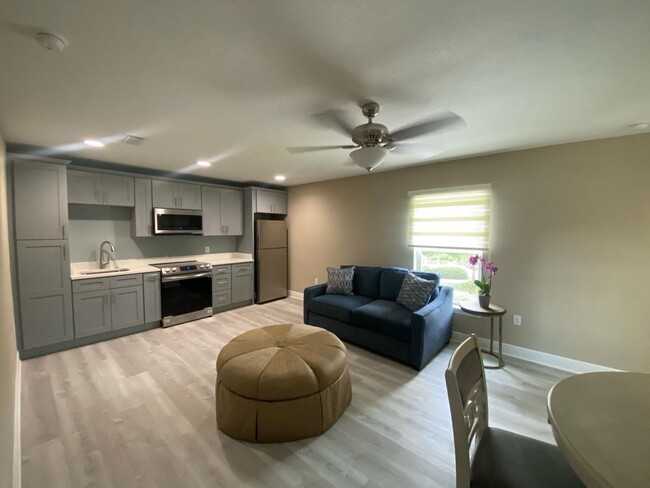 Building Photo - **Furnished** Beautiful and Spacious 1/1 A...