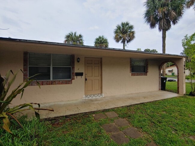 Building Photo - Special Pricing! Beautifully Updated 2-Bedroom Home in Prime Location!