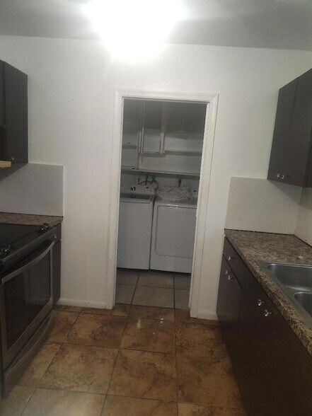 Foto del edificio - 2941 NW 9th Pl