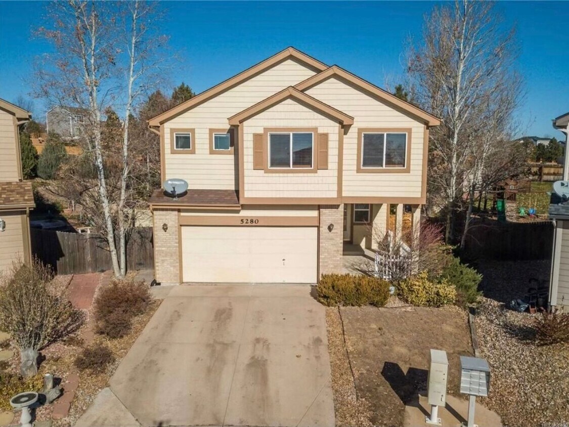 Foto principal - 5 Bedroom Single Family Home in Colorado S...