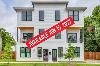 Building Photo - 2322 Benbrook Blvd