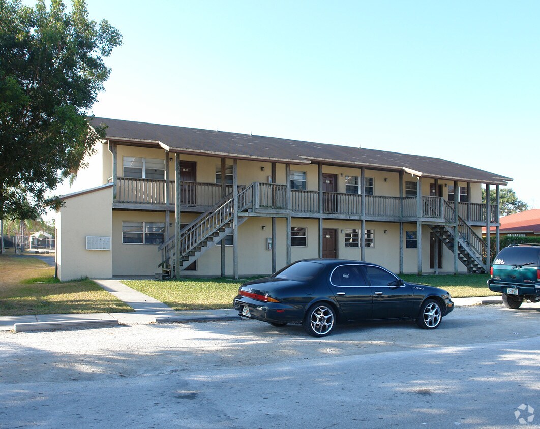 Primary Photo - 134-154 NW 5th St