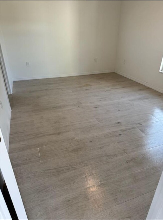 Foto del edificio - MUST SEE-BRAND NEW THREE BEDROOM, 2 BATH, ...
