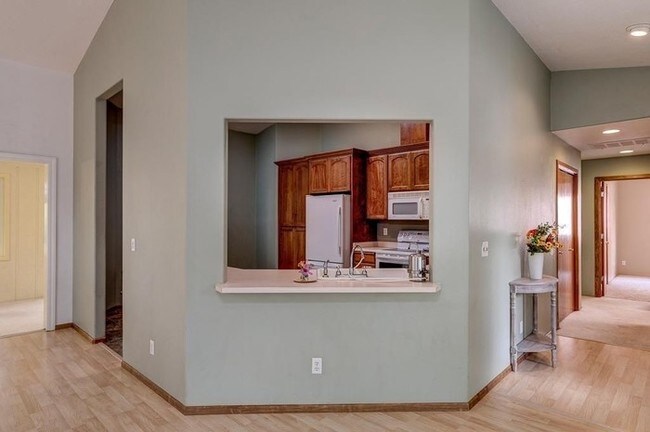 Foto del edificio - 1057 Oak Knoll Dr