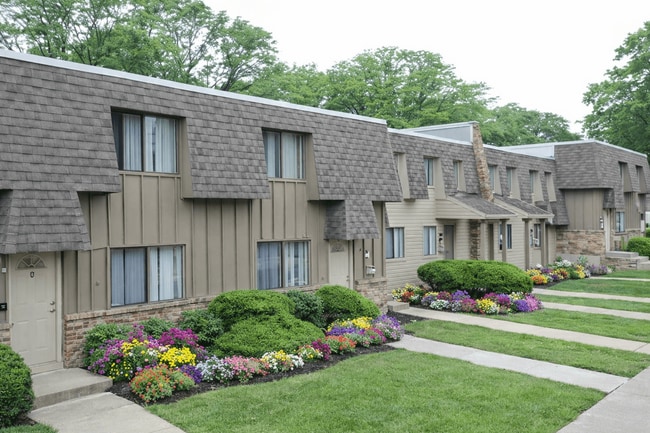 Building Photo - Knollwood Apartments