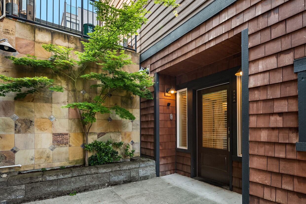 Foto principal - 213 26th Ave E