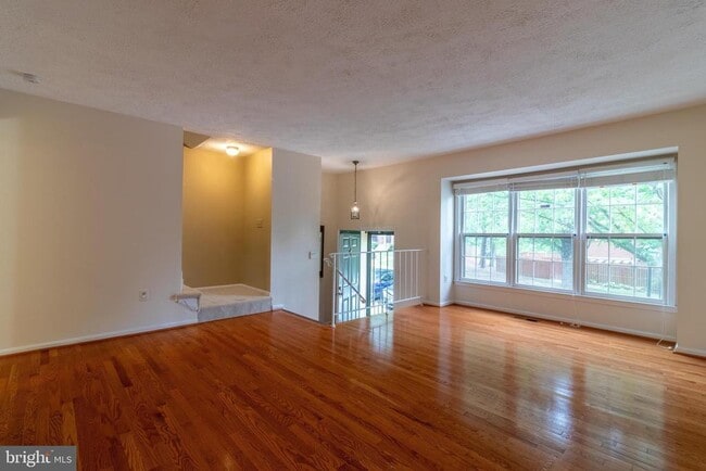 Building Photo - 4796 Gainsborough Dr