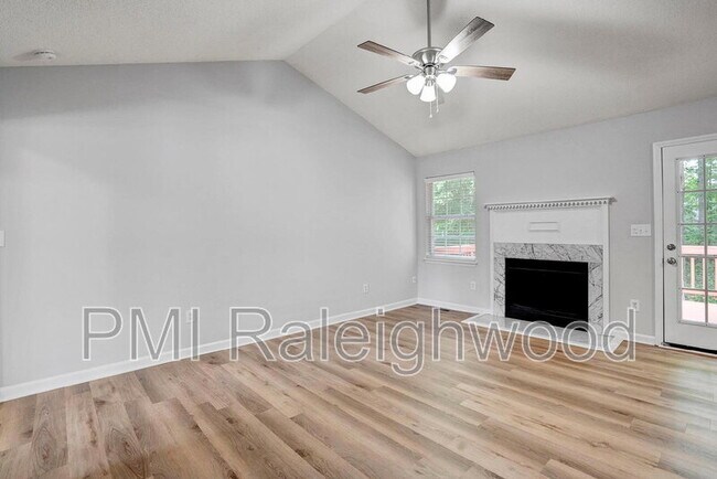 Foto del edificio - 1300 Poplar Ridge Rd