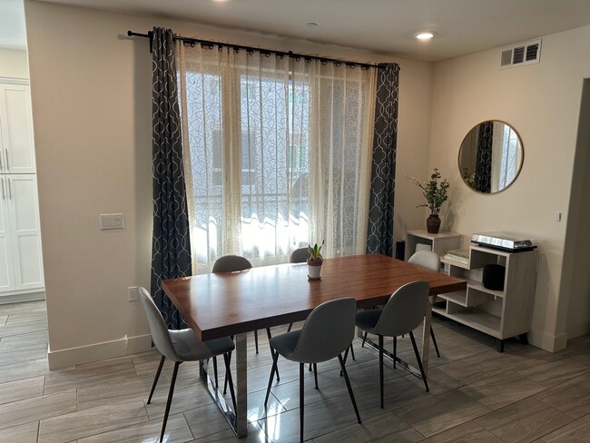 Dining Area - 1660 Delano St